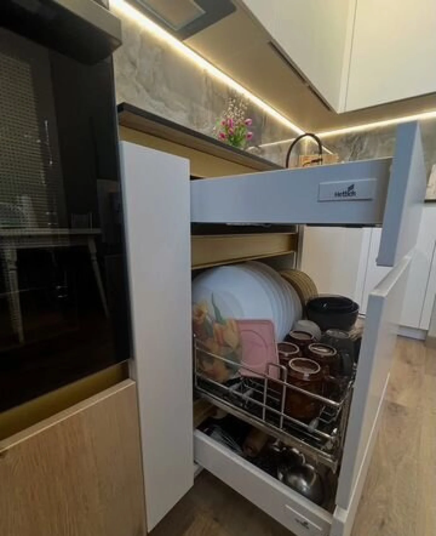 Угловая кухня на заказ от производителя, сборка включена